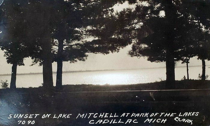 Park of the Lakes Pavilion - Vintage Postcard